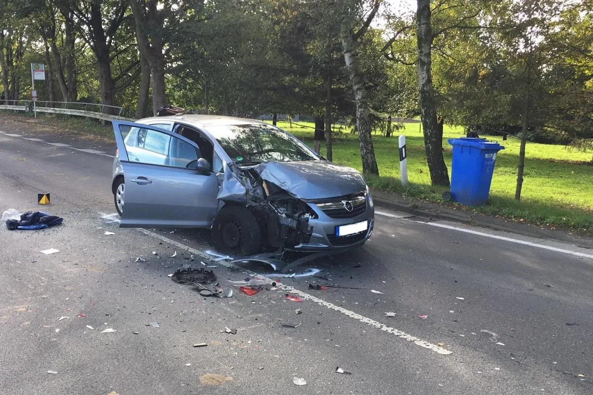 Ratingen - Unfall mit drei Verletzten
