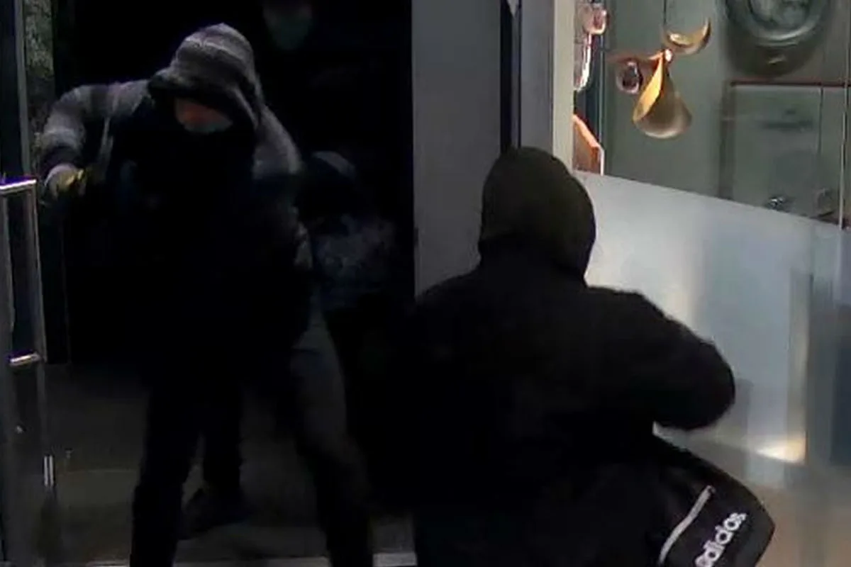 Reinach BL - Raubüberfall auf Bijouterie - die Polizei sucht Zeugen