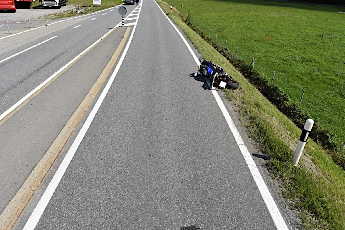 Landquart GR - Verletzter Motorradfahrer nach Streifkollision mit Auto
