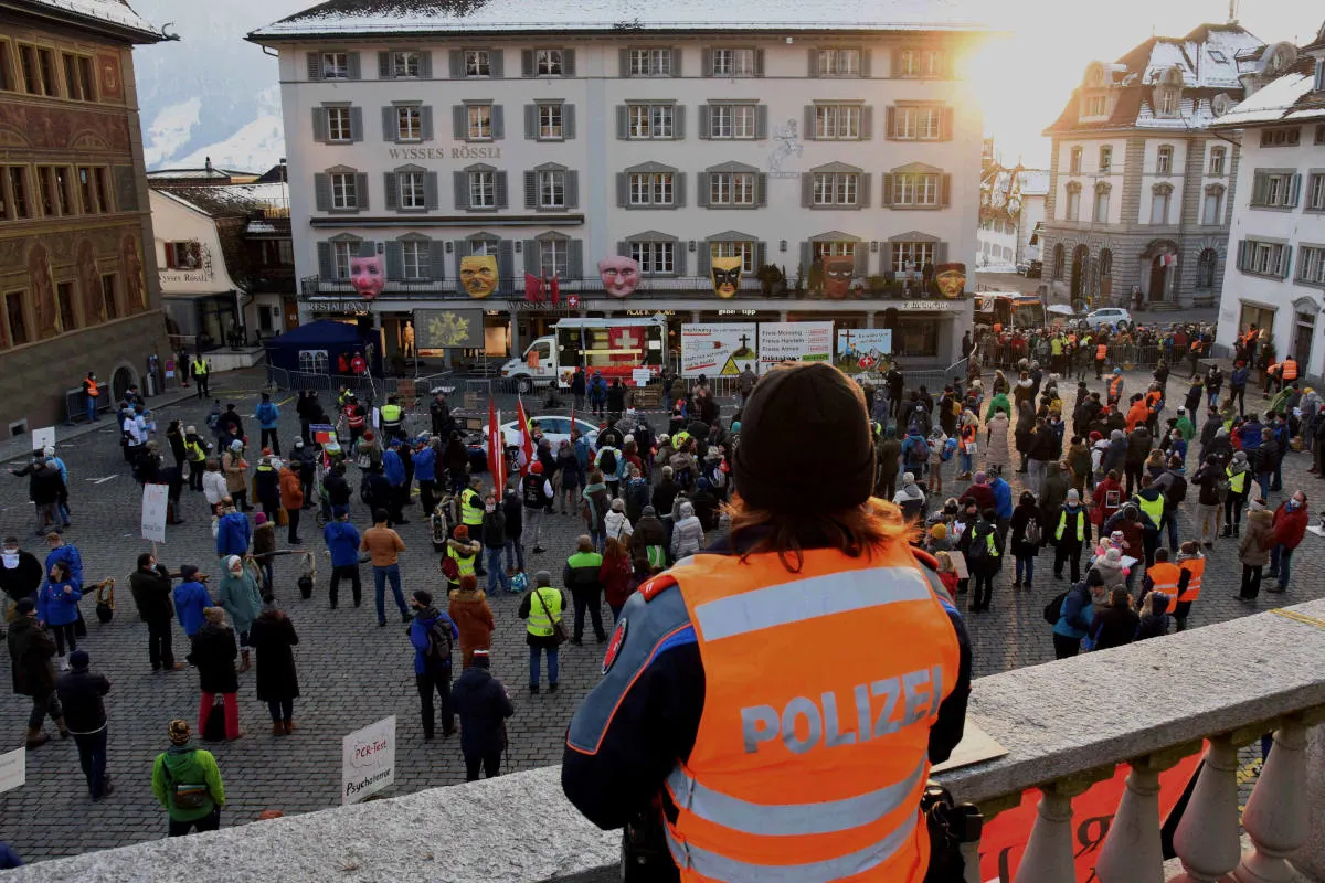 Demonstration in Schwyz – Bewilligte Kundgebung verläuft ohne Zwischenfälle