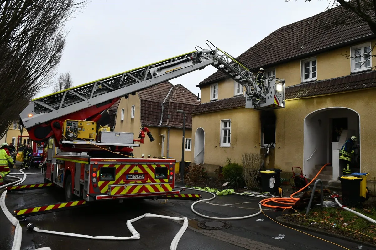 Dortmund – Frau stirbt bei Zimmerbrand in Reihenhaus