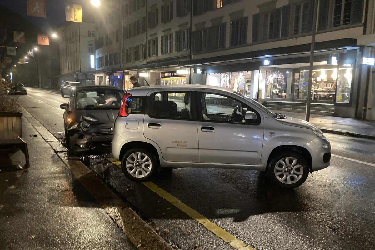 Unfall in Glarus - Alkoholisiert am Steuer eingeschlafen 