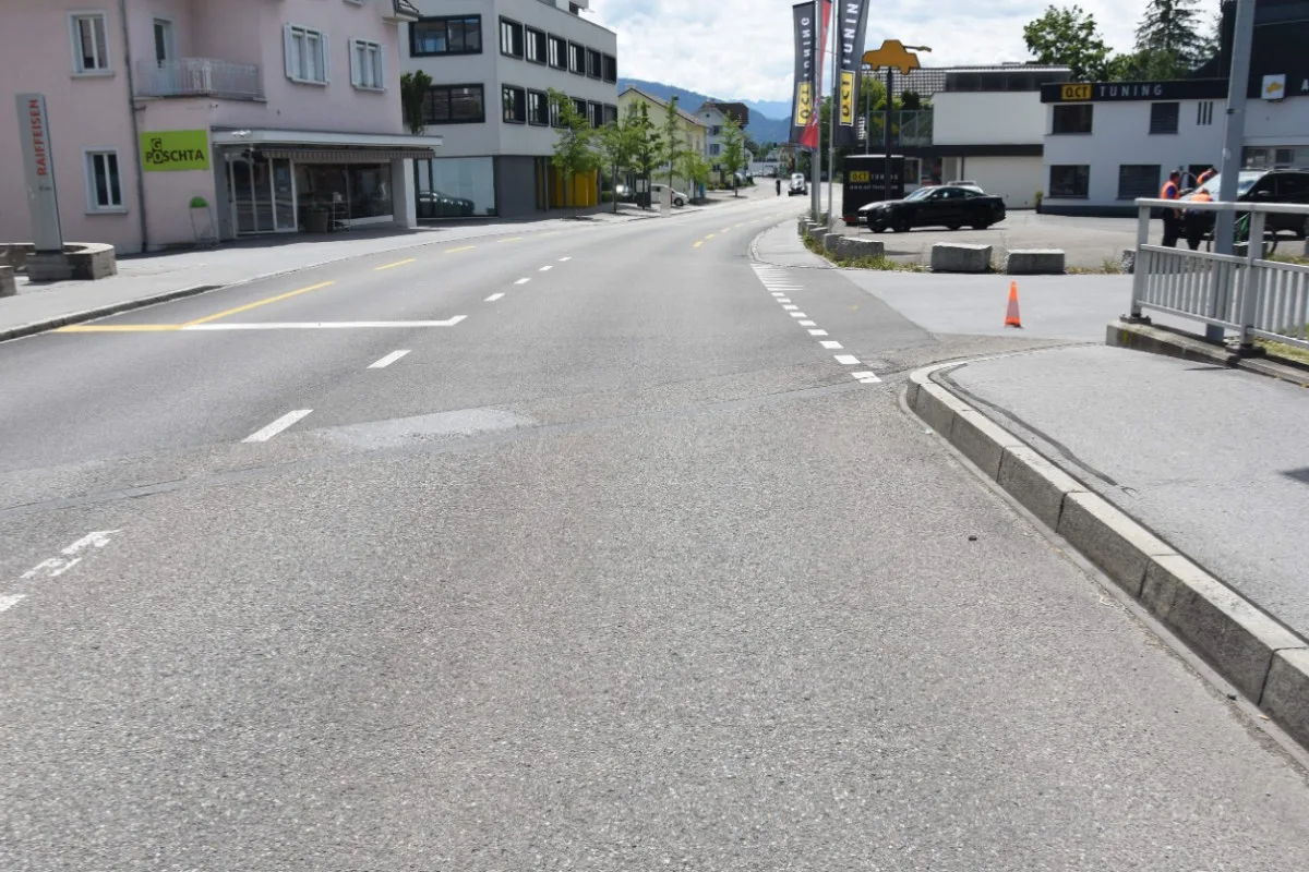 Widnau SG - Velo kollidiert mit Auto - Lenker leicht verletzt