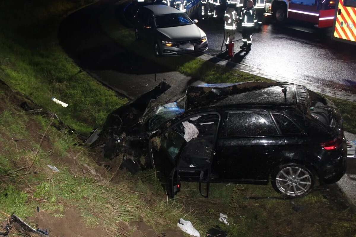 Baesweiler NW - Auto fliegt bei Unfall durch die Luft - 40-Jähriger tot