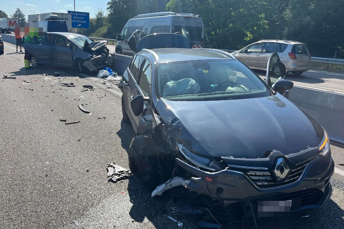 Kriegstetten SO-  Auffahrunfall auf der A1 mit drei beteiligten Autos – zwei Verletzte