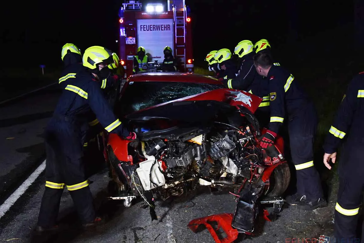 Ober-Grafendorf - 24-Jähriger kracht frontal gegen Baum - tot!