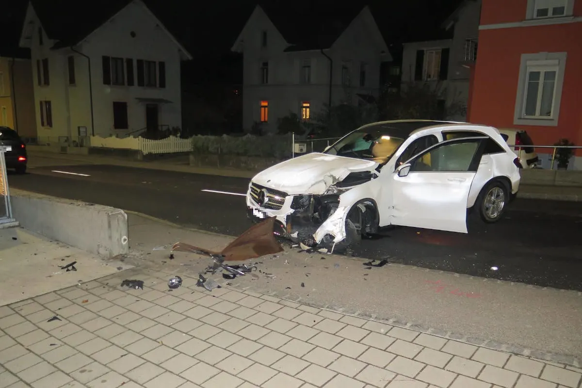 Unfall in Laufen BL – Mit 1,42 Promille gegen Mauer gekracht