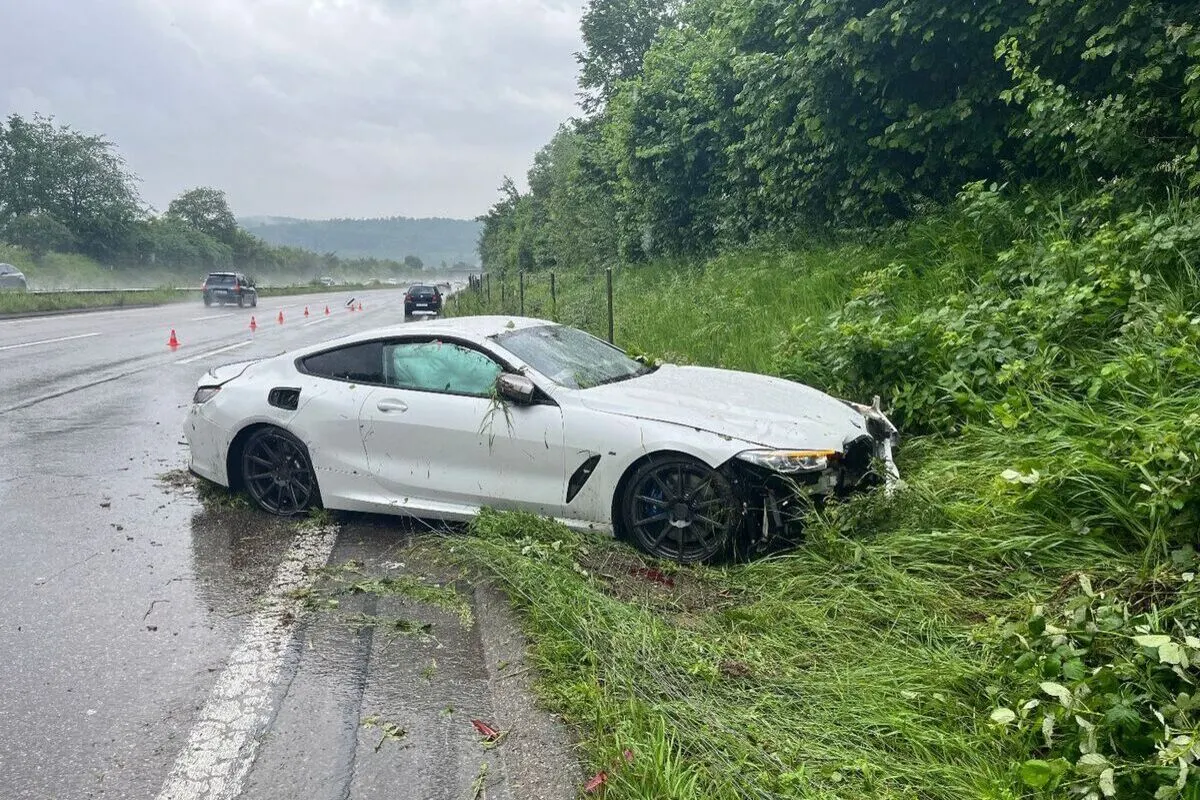 Arisdorf BL - BMW überschlägt sich auf der A2 