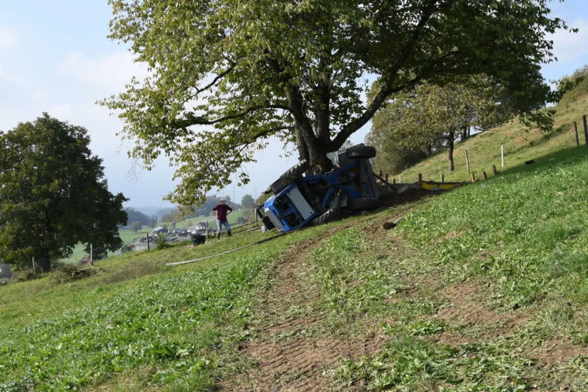 Eschenbach SG - Bei Unfall mit Baustellenfahrzeug verletzt