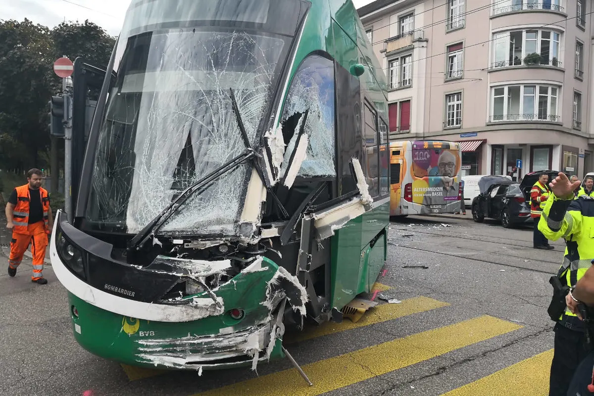 Basel BS - Verkehrsunfall mit mehreren Verletzten