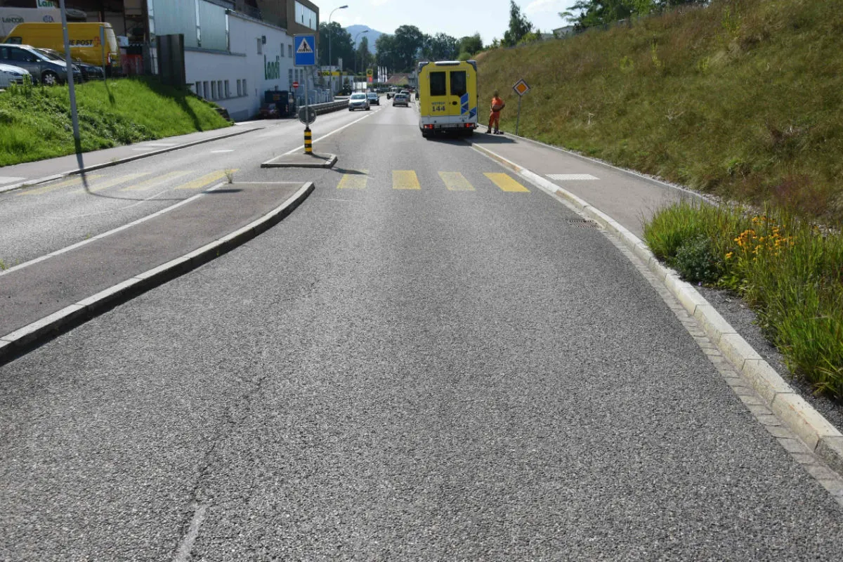 Wittenbach SG -  Autolenker übersieht 4-jährigen auf dem Fussgängerstreifen