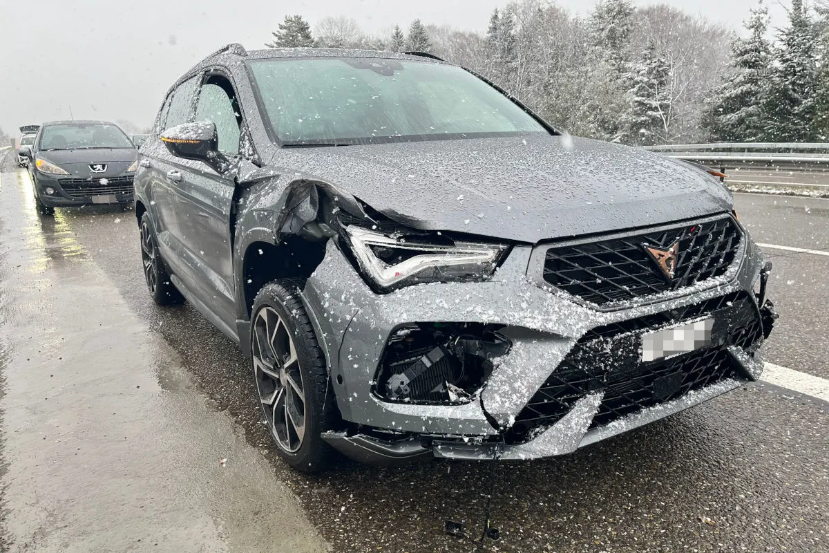 Kanton St.Gallen – Zahlreiche Unfälle auf winterlichen Strassen