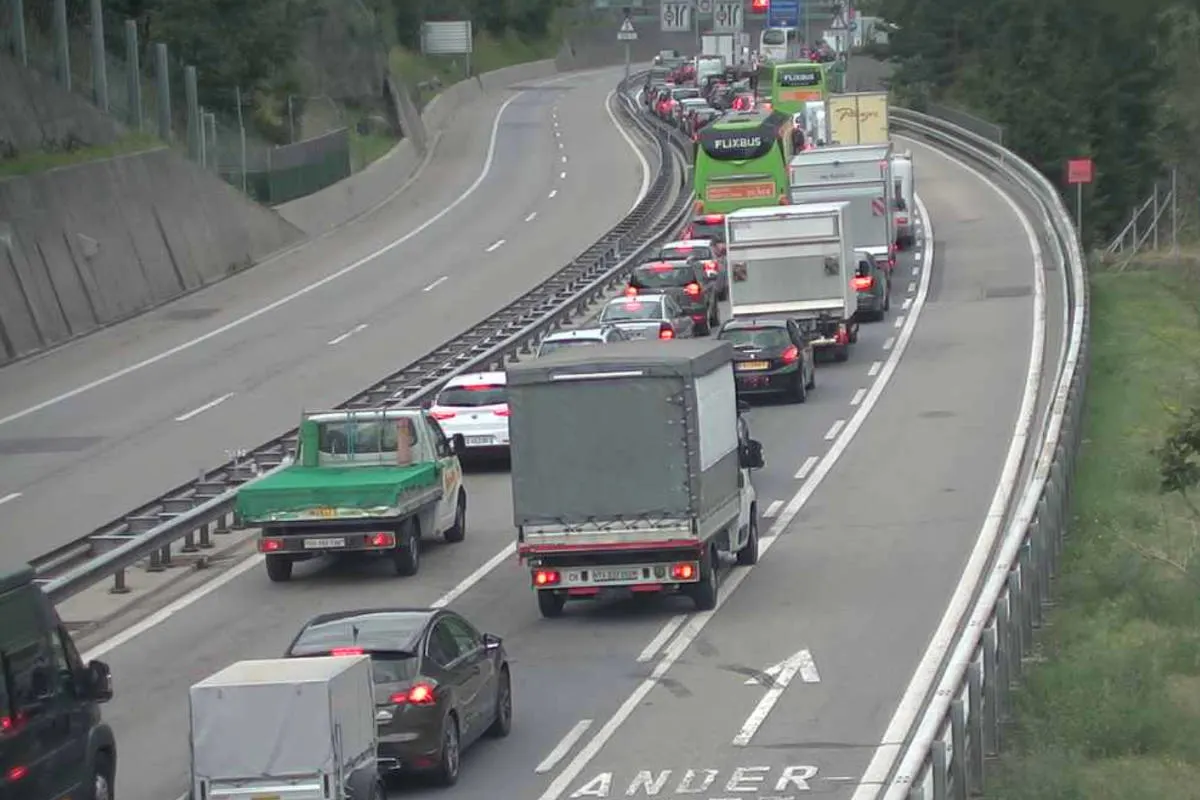 A2 Osco TI - Lastwagen-Brand im Piottino-Tunnel unter Kontrolle