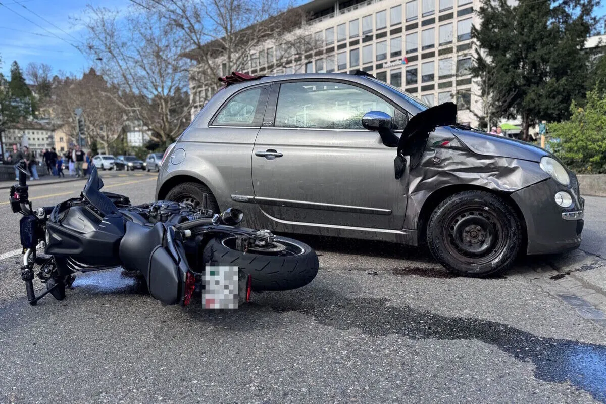 St. Gallen – Motorradlenker bei Unfall übersehen 