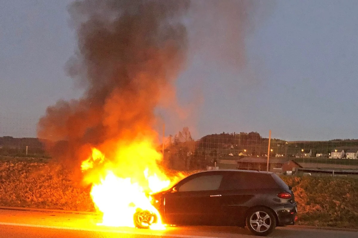 Bertschikon TG - Alfa Romeo brennt auf der Autobahn 