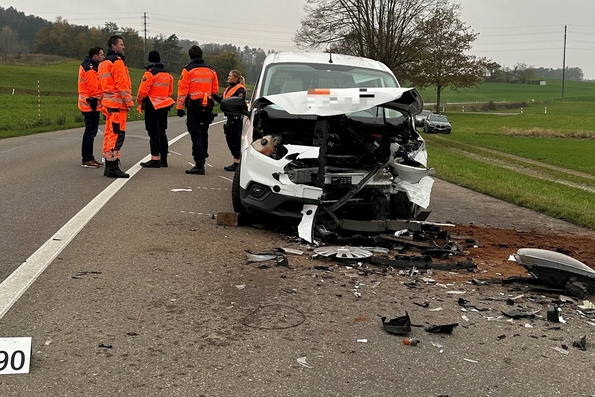 Humlikon ZH – Frontalkollision zwischen zwei Autos