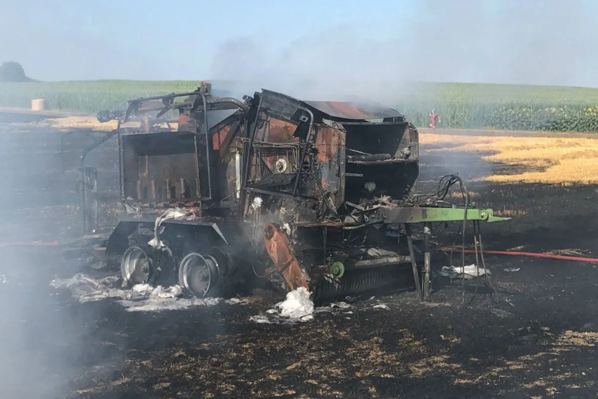 Altikon ZH - Grosser Schaden bei Fahrzeugbrand