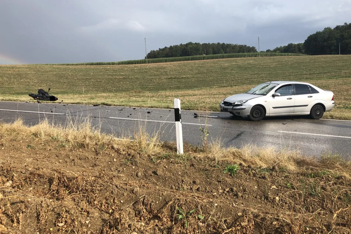 Rega im Einsatz in Hölstein BL - 19-jährige Motorradlenkerin bei Unfall verletzt