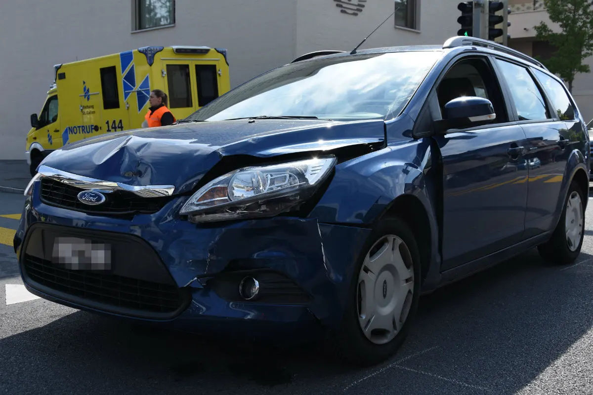 Buchs SG - Kollision zwischen Lieferwagen und Auto