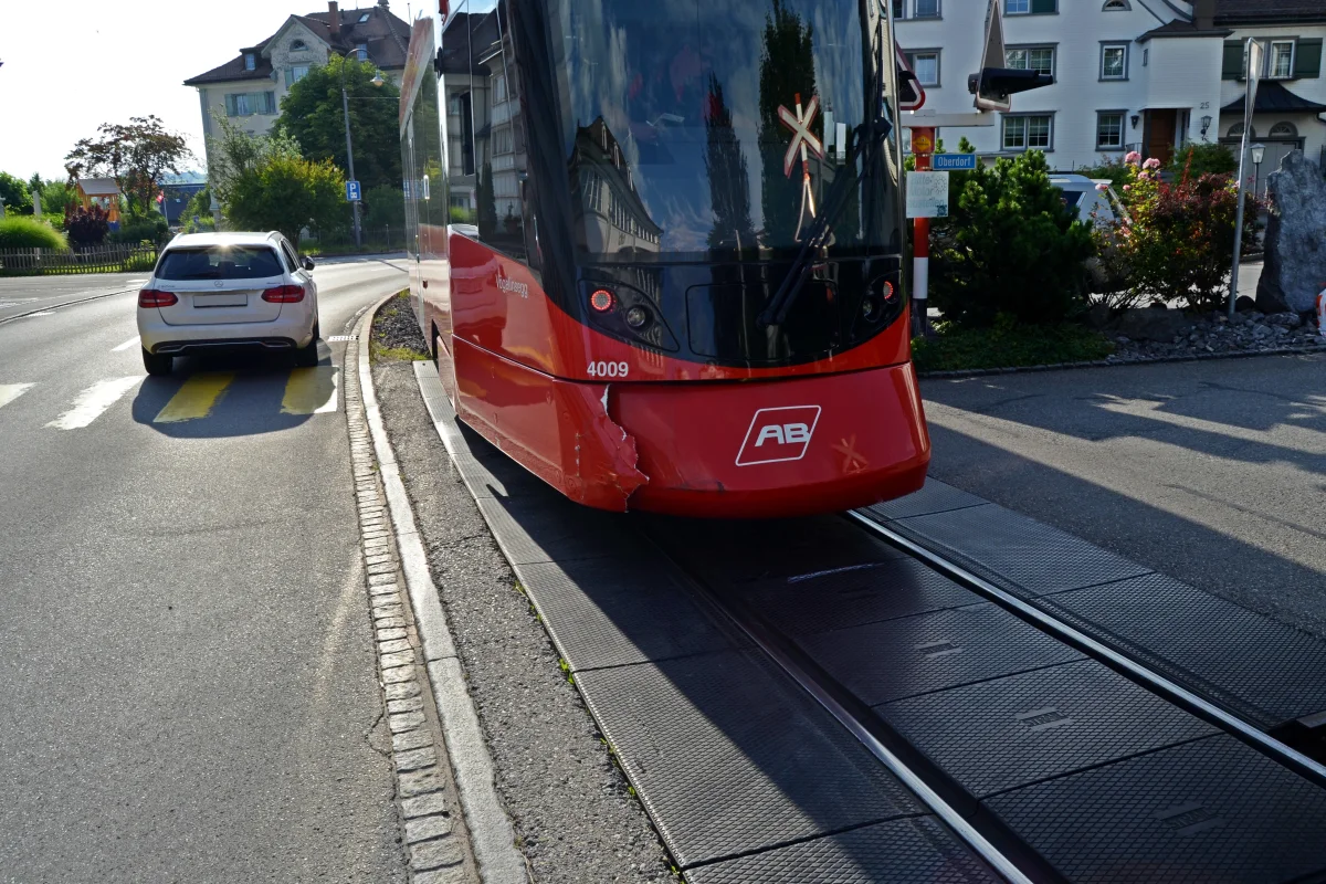 Speicher AR – Kollision zwischen Auto und Bahn