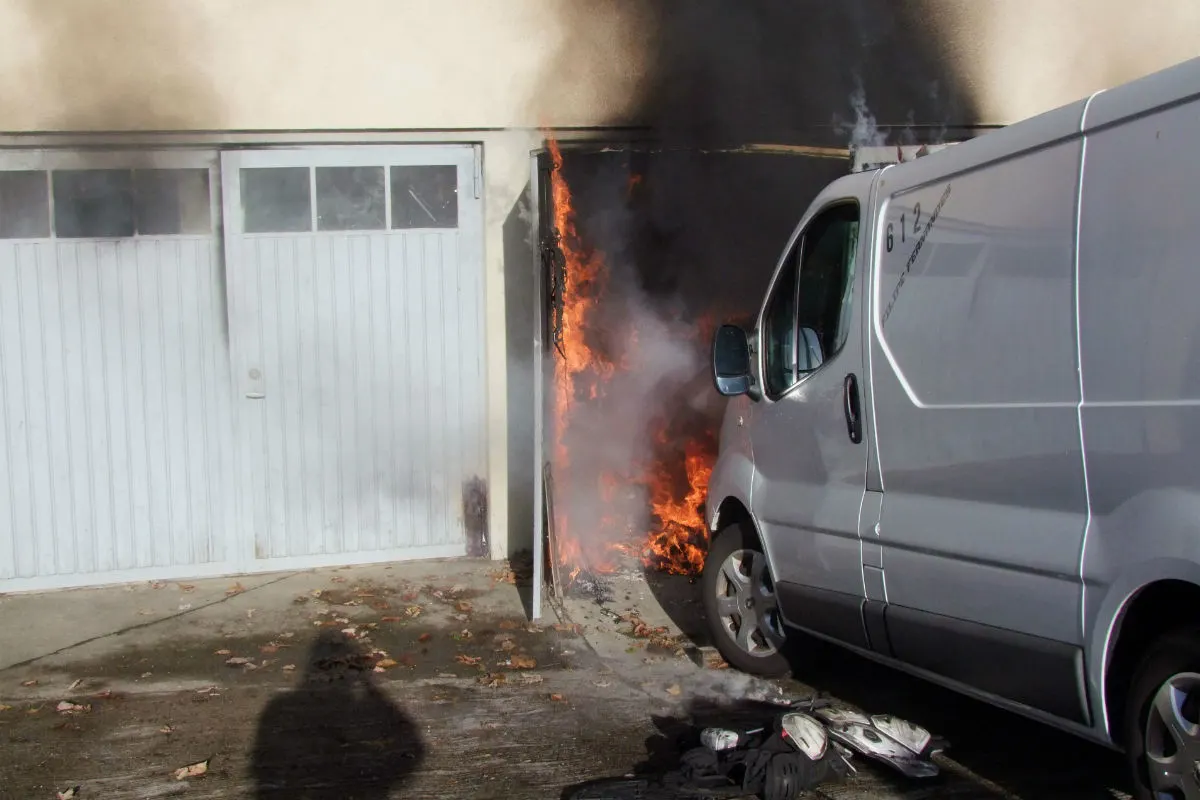 Rapperswil SG - Zwei Verletzte nach Brand in Garagenbox