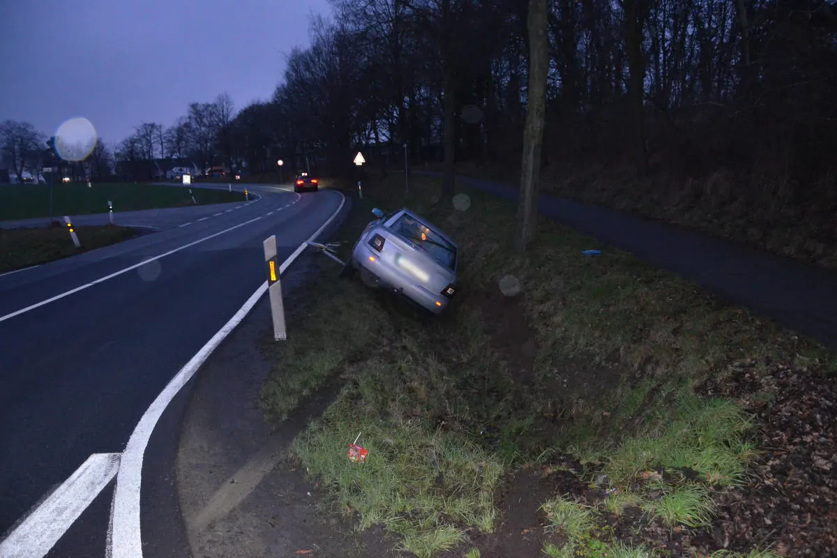 Herford – Audi rutscht bei Ausweichmanöver in Graben
