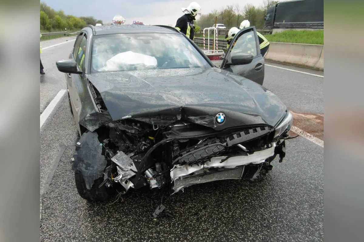 A4 Höhe Weimar – Unfall mit verletzter Person und hohem Sachschaden
