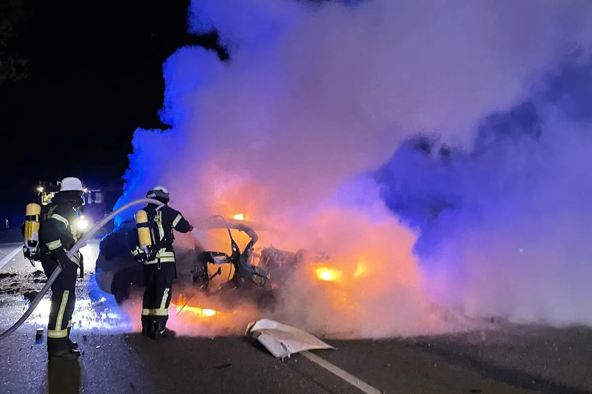 Schermbeck – Brennender PKW auf der B58