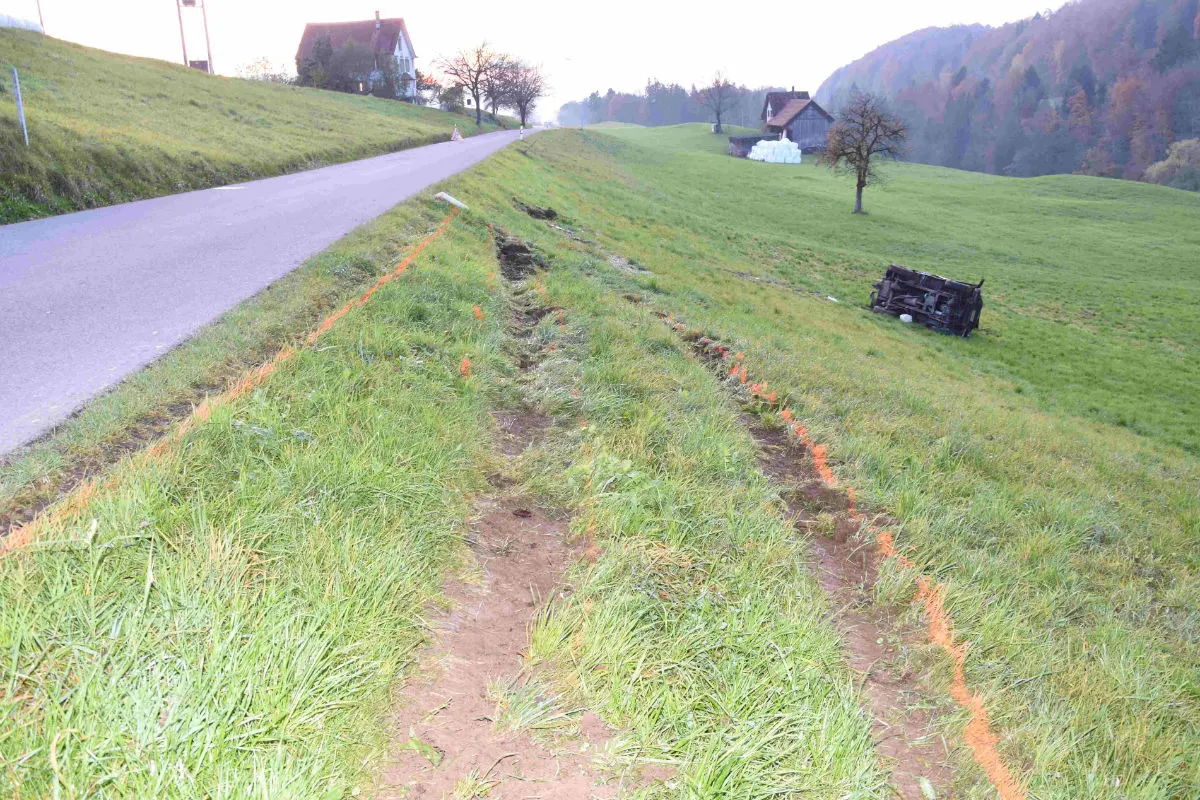 Unfall Ermenswil SG -  18-Jähriger baut wegen Ablenkung Selbstunfall