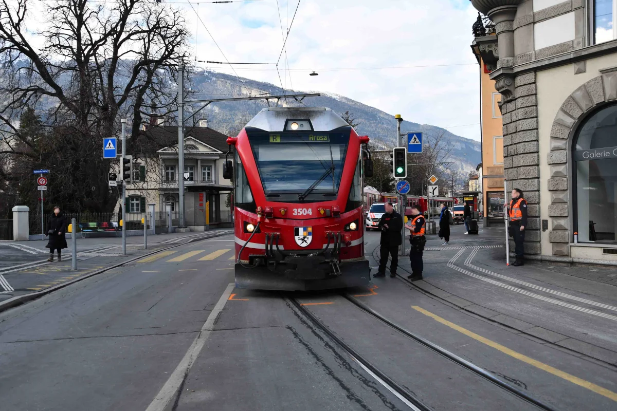 Chur GR – Auto kollidiert mit Arosabahn