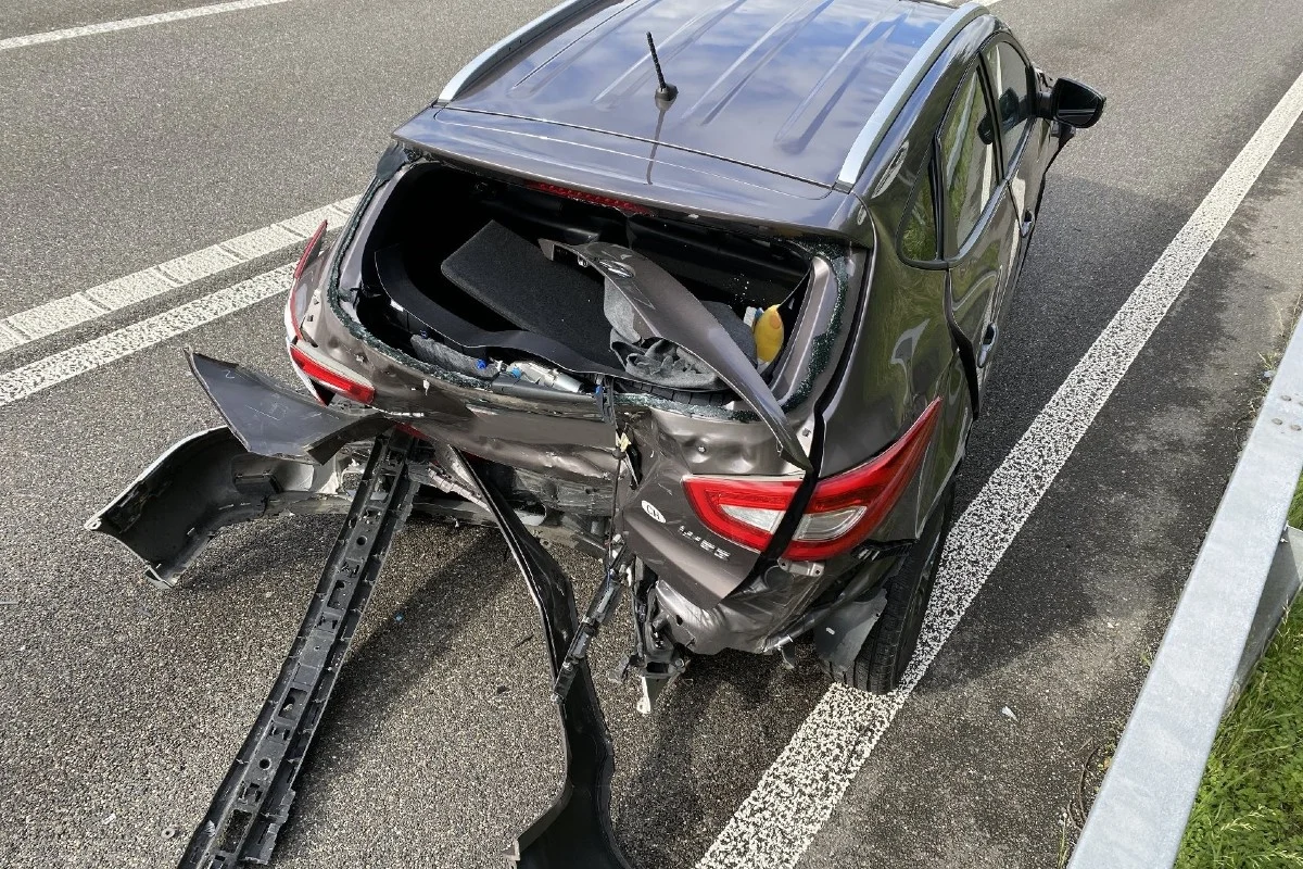 Lenzburg AG - Heftige Auffahrkollision auf der A1 wohl wegen Ablenkung während der Fahrt
