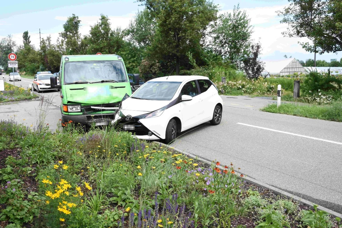 Tübach SG - Autolenkerin übersieht Lieferwagen