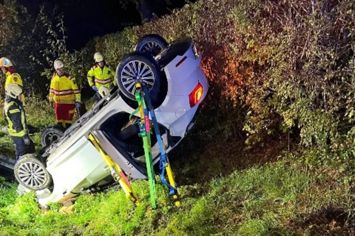 Sprockhövel - Auto bei Unfall überschlagen - Straße voll gesperrt