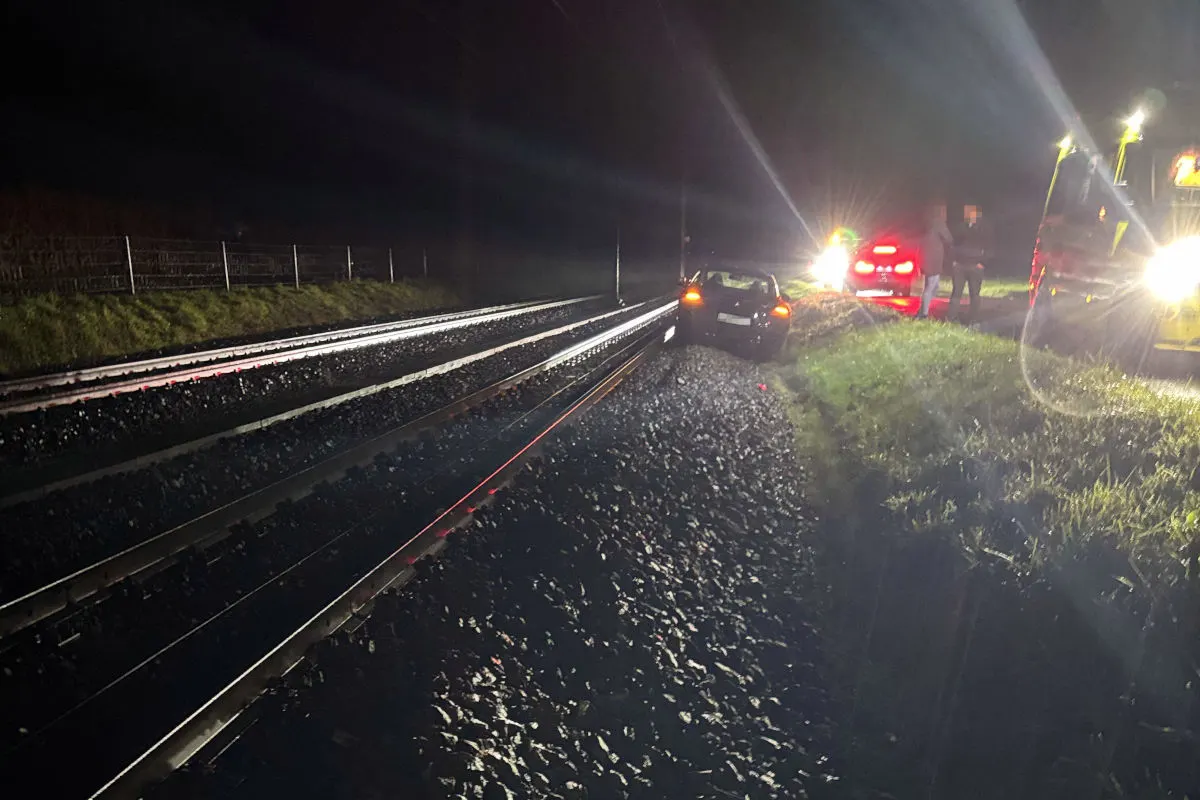Gontenschwil AG – Betrunkene Lenkerin landet auf Bahngeleisen