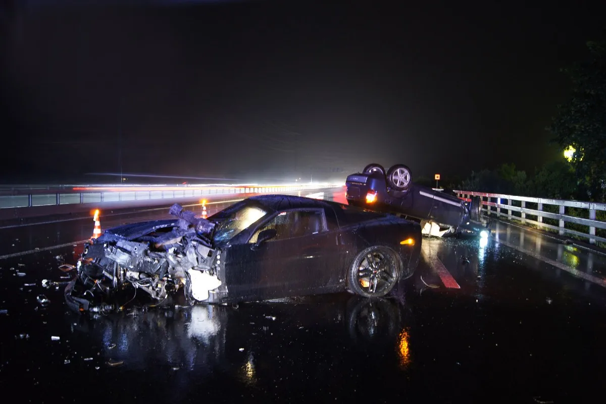 Spektakuläre Unfälle im Kanton Zug - Ereignisreicher Sonntagabend auf Zuger Autobahnen