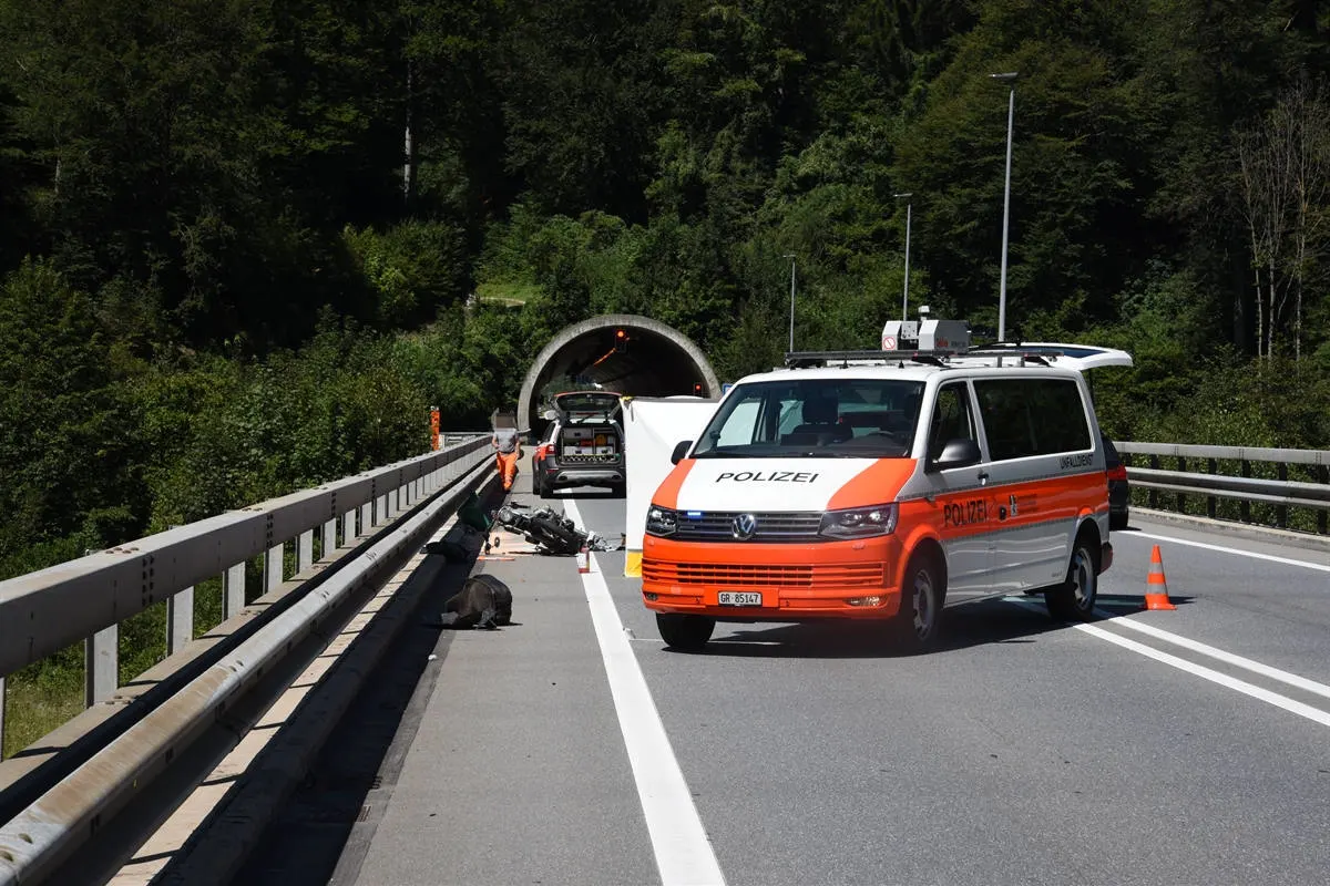 Bonaduz GR - Schwerer Verkehrsunfall fordert Todesopfer