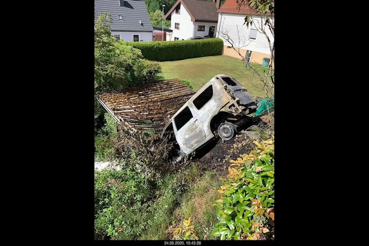 Zweibrücken – Gestohlener PKW verbrennt im Garten