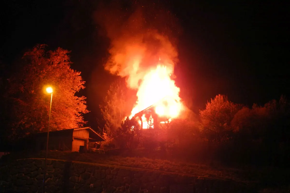 Altendorf SZ - Einfamilienhaus durch Brand stark beschädigt