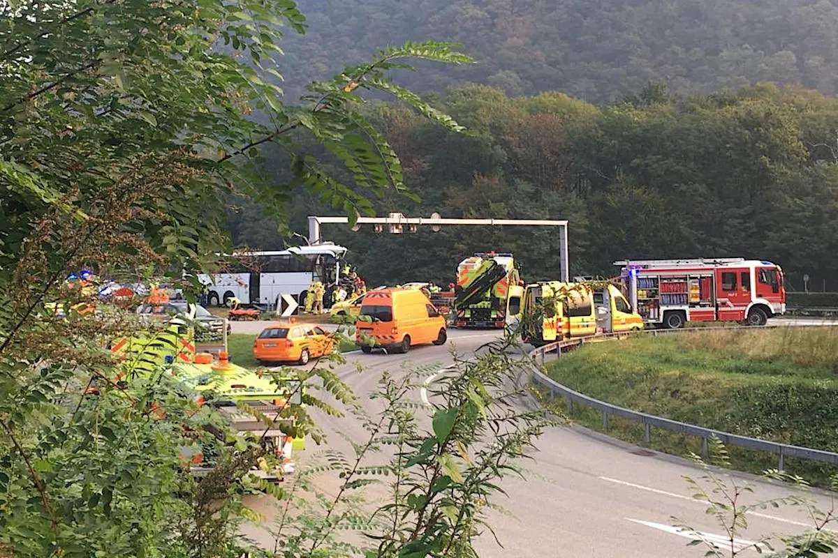 Sigirino TI - Zwei schwer Verletzte und ein Toter bei Unglück auf der A2