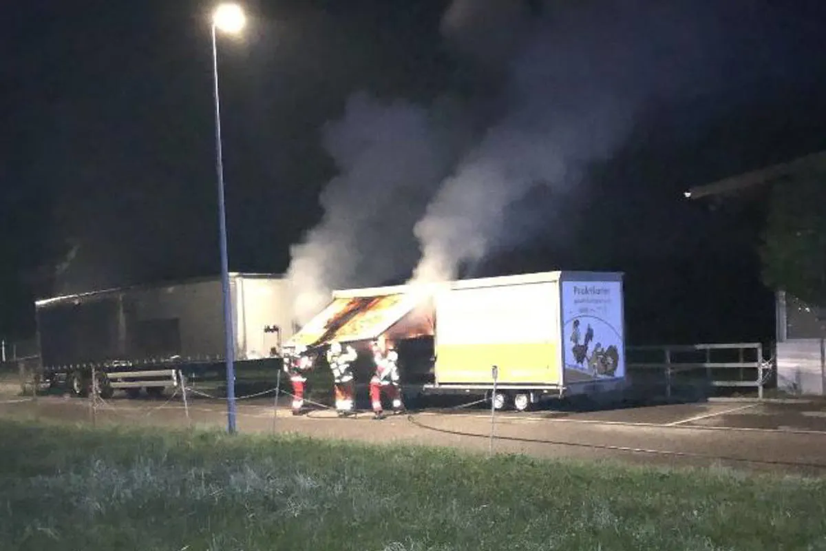 Wettswil ZH - Brand eines mobilen Poulet-Grills - Zeugenaufruf