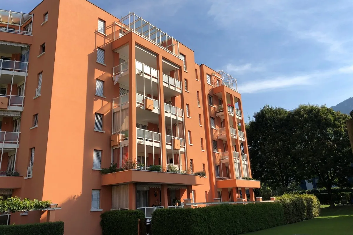 Drama in Igis GR - 6-jähriges Kind stürzt vom Balkon 10 Meter in die Tiefe