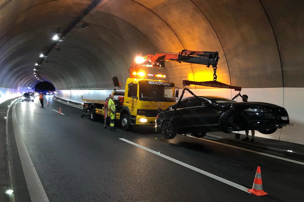 Unfall in Arth SZ – Selbstkollision im Tunnel Schönegg