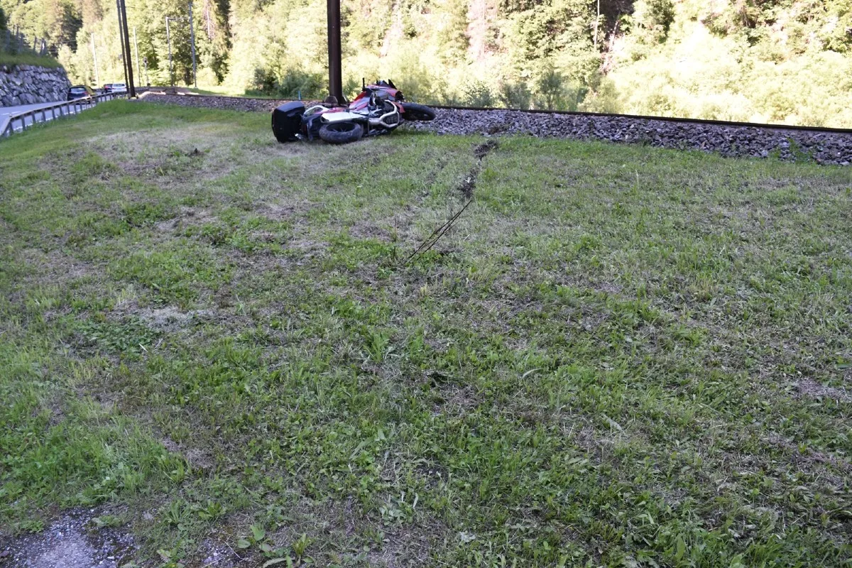 Unfall in Fideris GR - Motorrad ohne 80-jährigen Lenker unterwegs