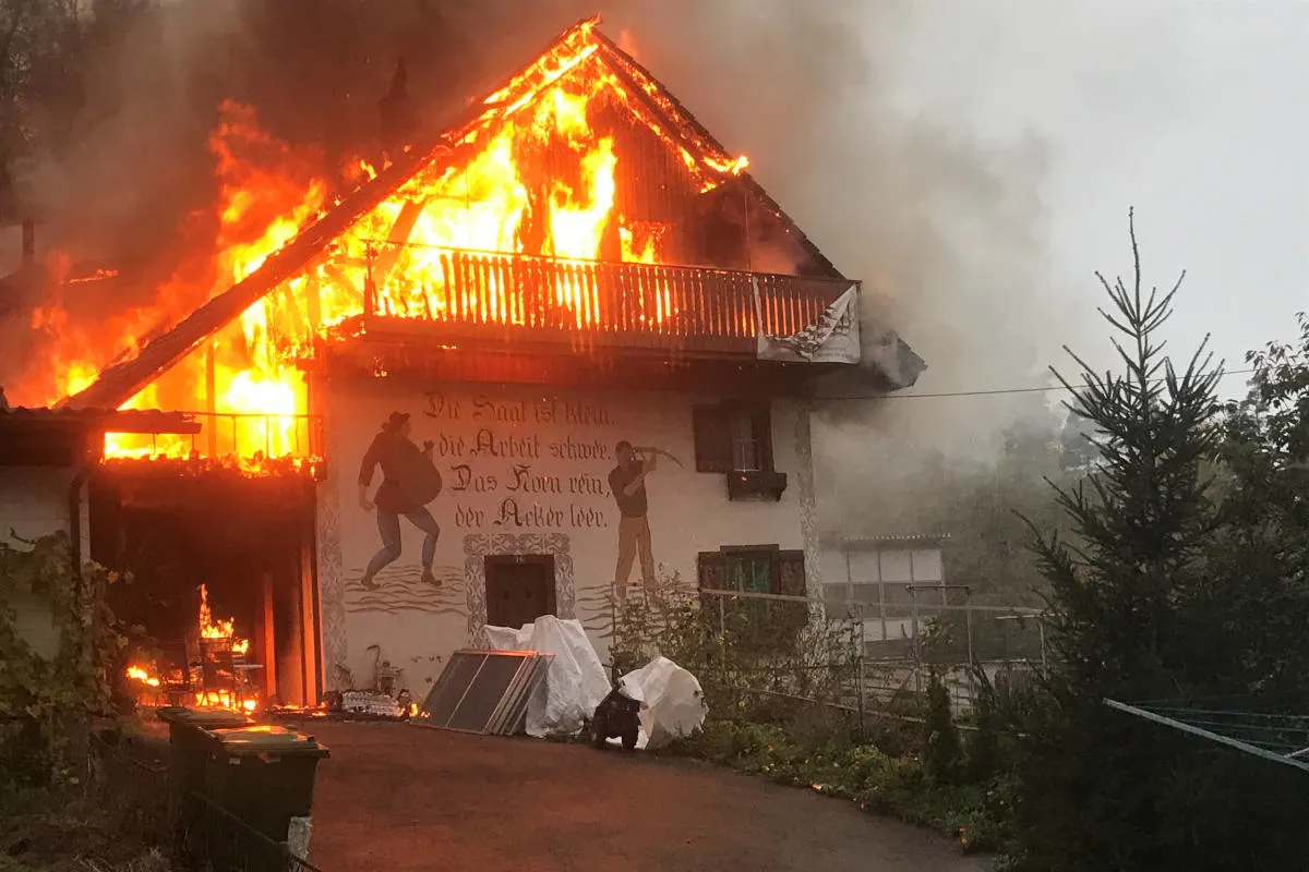 Mellikon AG - Brandausbruch in Mehrfamilienhaus