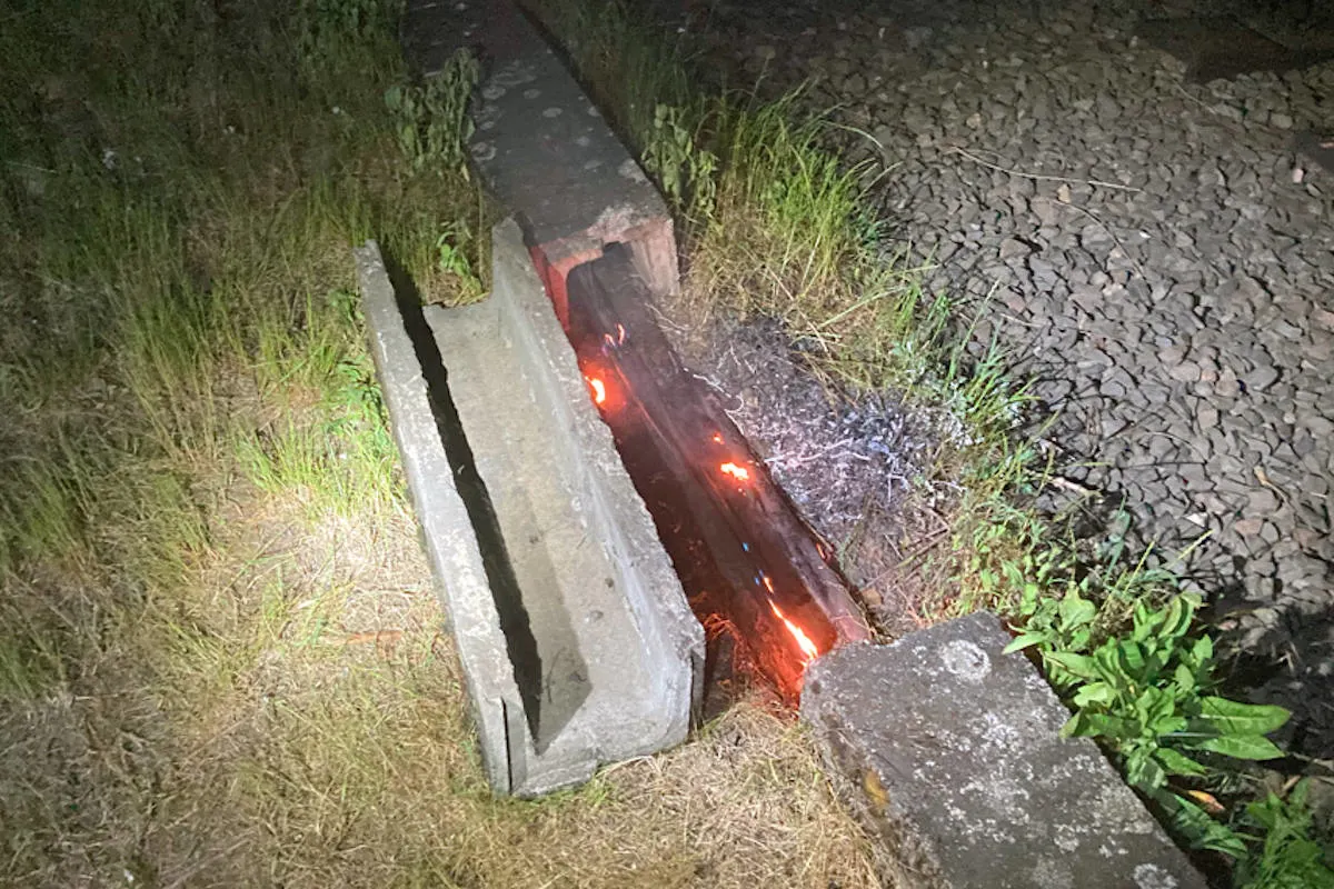 Hilden – Unbekannte setzen Kabel an Bahngleisen in Brand