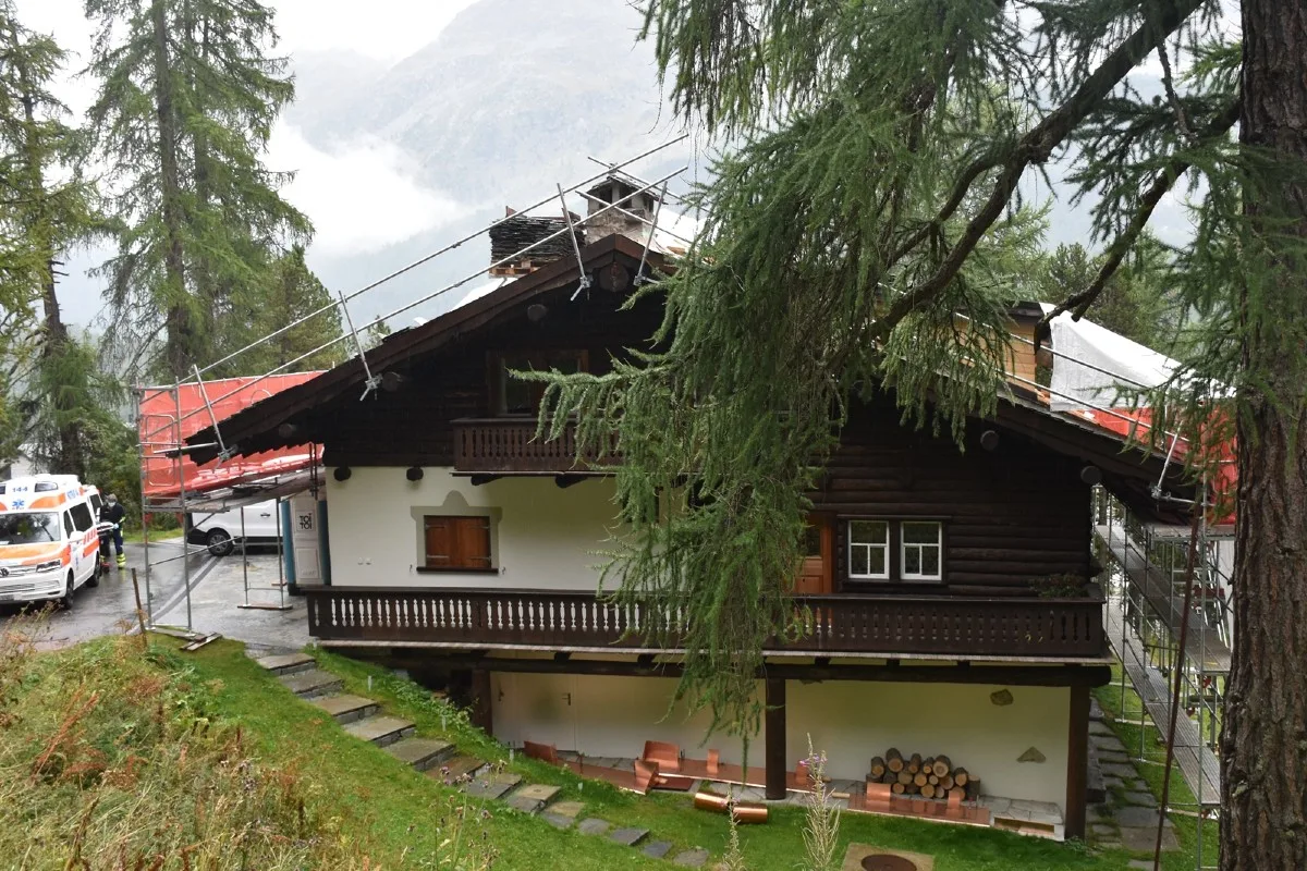 Champfèr GR - 61-jähriger Arbeiter stürzt von Gerüst