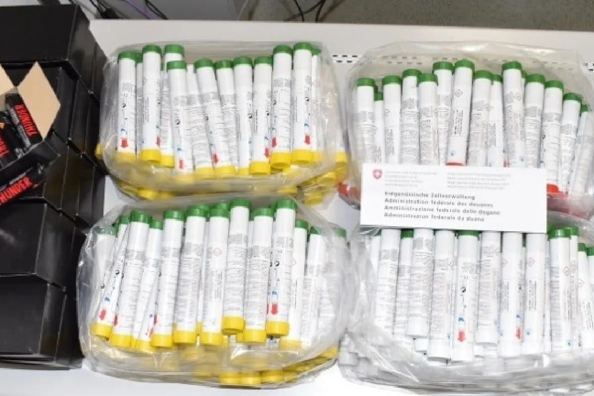 Endstation Zoll - Ecstasypillen statt Legosteine und Pyro-Fackeln im Töfflianhänger