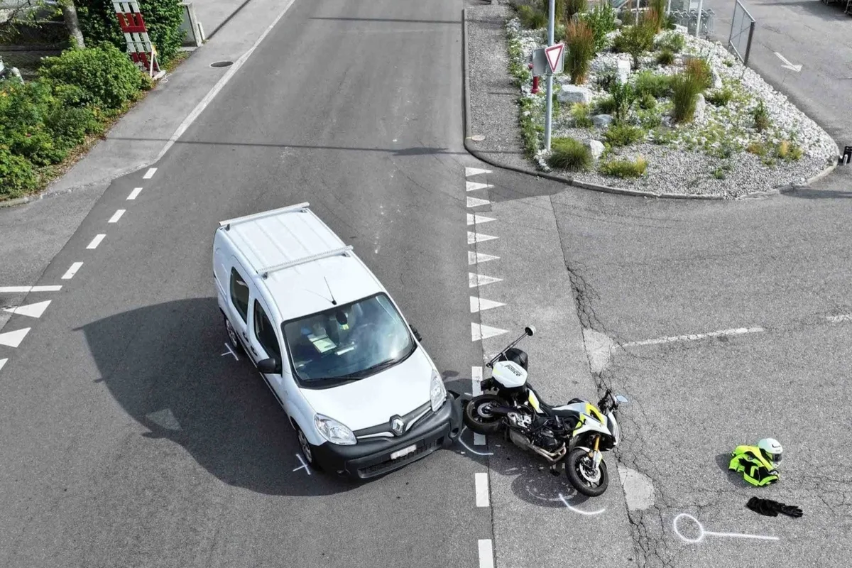 Châtel-St-Denis FR – Unfall mit Polizeimotorrad 