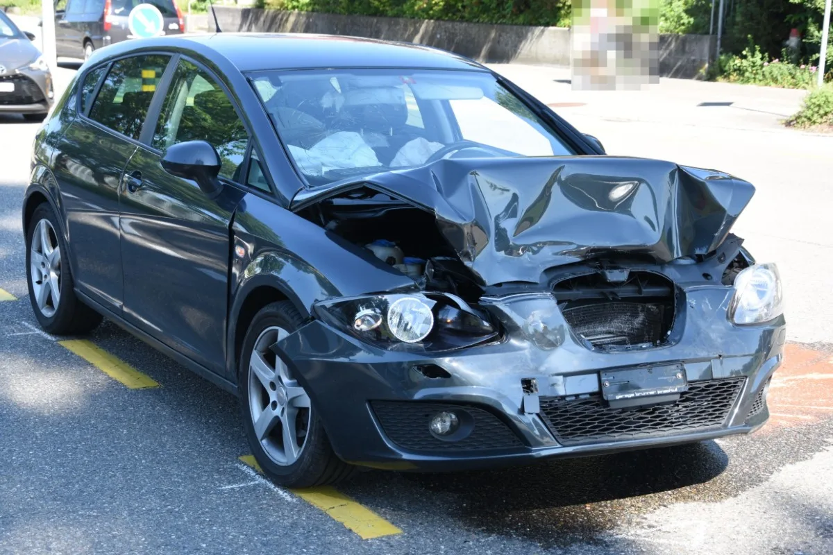 Uzwil SG - 38-jährige Autofahrerin bei Auffahrkollision verletzt