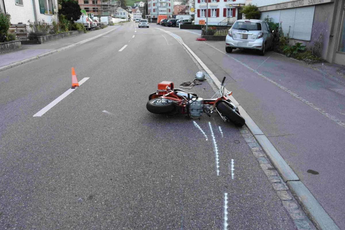 Thal SG - Beim Überholen in Motorrad geprallt - Zeugenaufruf